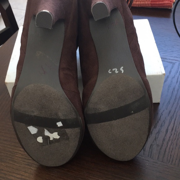 R2 Brown faux suede booties Never Worn - Picture 6 of 8